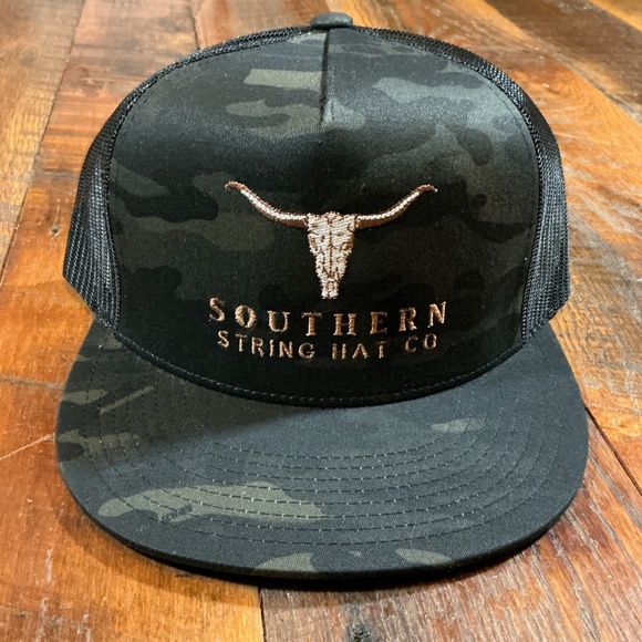 Southern String Hat Co. Longhorn Camo Trucker Hat Snapback Black Mesh - Picture 1 of 10